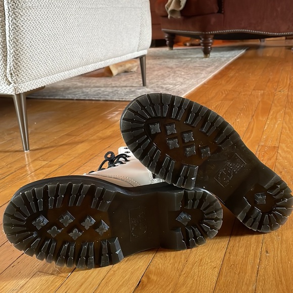 Dr marten, white Jadon platform boots. Lace up. Size 8. - Picture 5 of 5